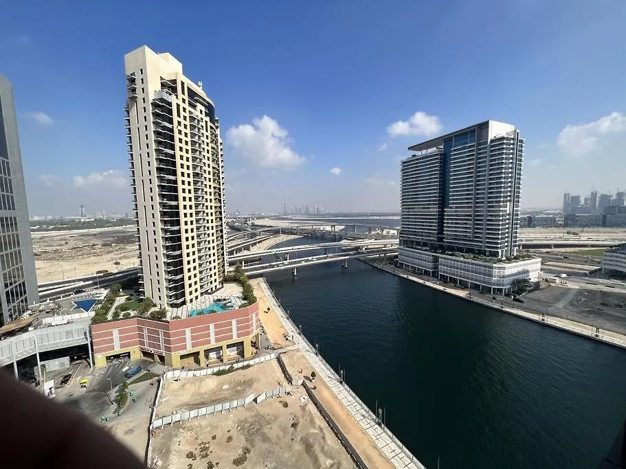 In Vogue Live On The Canal In Business Bay Dubai Apartment